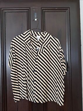 a new day Black & Cream Diagonal Stripe Short-Sleeve Button Shirt